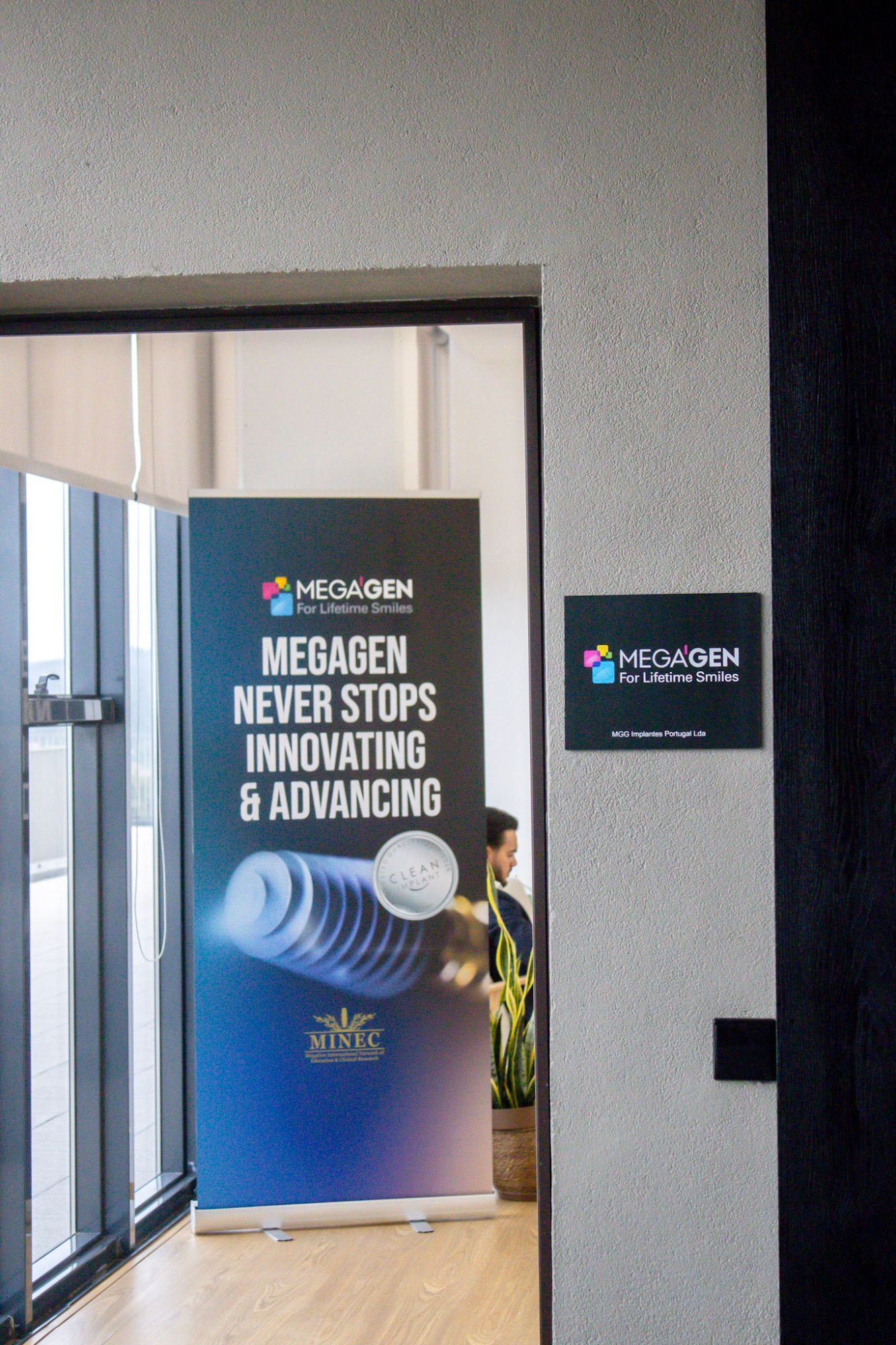 Entrada do escritório MegaGen Portugal
